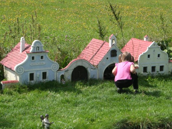 Zmenšená vesnička Plešovice - tip na výlet