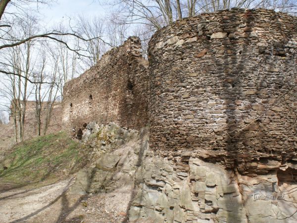 Zřícenina gotického hradu (Starý) Cimburk (okr. SY)