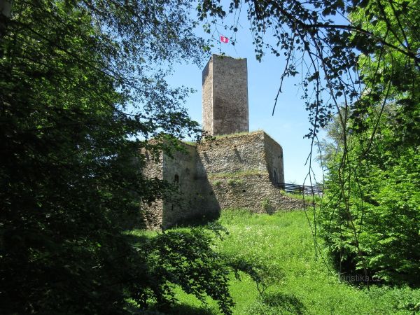 Zřícenina hradu Orlík s rozhlednou - tip na výlet