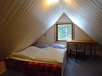 podkrovní pokoj bez arkýře v chatce s oběmi skosenými stropy - pronájem Lipová - lázně