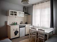 apartmán/ kuchyň, myčka nádobí, jídelní stůl - Malá Morávka