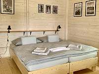 postel lze rozdělit na 2 samostatná lůžka - chatka k pronájmu Krásné