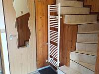 Předsíň a schody do patra - pronájem rekreačního domu Lipová-lázně - Horní Lipová