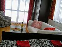 Obyvací pokoj manželská postel + zvýšené dvojlužko - apartmán ubytování Lipová Lázně - Horní Lipová