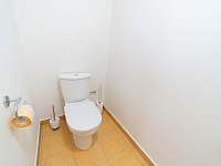 WC pro ložnici s vlastním obývacím pokojem - Vernířovice