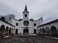 Poutní kostel Panny Marie Pomocné - Hradec - Nová Ves