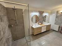 Koupelna s WC a pračkou - apartmán k pronajmutí Jeseník - Bukovice