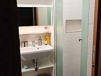 Koupelna se sprchovým koutem v patře - Podlesí