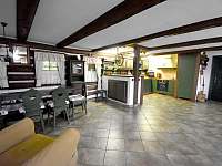 Prostorný obývací pokoj s kuchyní