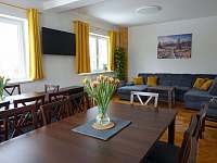 Společenská místnost s jídelnou - chata ubytování Tanvald - Smržovka