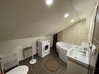 Koupelna + WC - apartmán 3 - pronájem Albrechtice v Jizerských horách