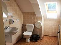 Koupelna se sprchovým koutem a s WC pro pokoj č.6 - Oldřichov v Hájích