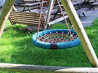 Relaxační houpací kruh na zahradě - Oldřichov v Hájích