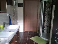 Zelená koupelna v přízemí - Jílové u Držkova