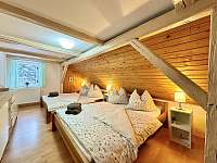 pokoj se dvěma manželskými postelemi - chalupa ubytování Janov nad Nisou