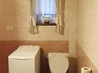 WC v koupelně v přízemí - Zlatá Olešnice