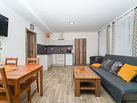 Rodinný apartmán č.2 - obývací část s kuchyní - pronájem chalupy Smržovka