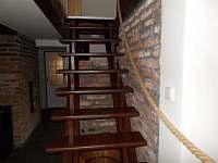 schody do patra - pronájem chaty Smržovka