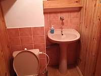 Toaleta - podkroví - chalupa k pronájmu Záluží