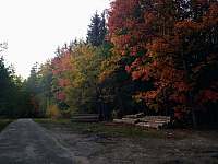 Příjezd do Lnišť na podzim - chalupa k pronajmutí