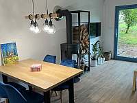 Obývací pokoj s jídelnou - chalupa k pronájmu Slavonice - Maříž