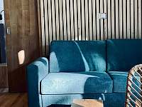 Obývací kout s rozkládací sedačkou - apartmán ubytování Černá v Pošumaví