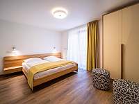 2. ložnice s vlastní koupelnou - pronájem apartmánu Lipno nad Vltavou