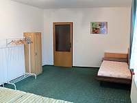 velká ložnice - postel - pronájem rekreačního domu Veselí nad Lužnicí