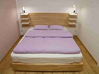 Ložnice s manželskou postelí - apartmán ubytování Černé Údolí