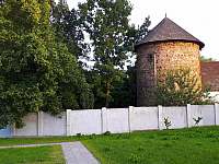 Hradební věž u zahrady - ubytování Drahonice