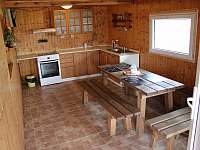 Společenská místnost v chatičce - plně vybavena - Jílovice