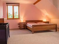 Penzion Francouzská - ložnice s manželskou postelí - Rodvínov