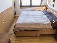 Ložnice s manželskou postelí - apartmán ubytování Lipno nad Vltavou
