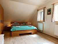 Ložnice 1 - i na kraji volné přírody se můžete cítit pohodlně - rekreační dům ubytování Číměř - Sedlo
