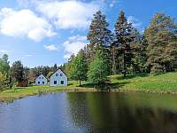 V blízkém okolí se nachází rybníky, lesy a pastviny - rekreační dům k pronajmutí Číměř - Sedlo