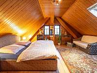 ložnice s manželskou postelí - apartmán k pronájmu Křenovice