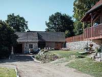Pohled na Koňskou a Svatební stodolu - Borotín - Kamenná Lhota