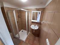 Koupelna se sprchovým koutem - pronájem chalupy Val - Hamr