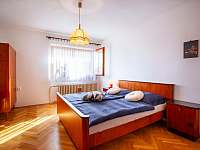 Ložnice s manželskou postelí - chalupa ubytování Netolice