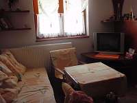 přízemí - kuchyň + obývací pokoj - chata k pronájmu Týn nad Vltavou