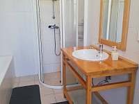 Koupelna v přízemí - pronájem chalupy Rychnov u Nových Hradů
