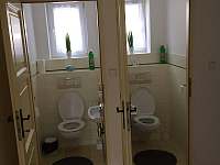 Dvě toalety - pronájem chaty Dolní Žďár