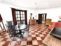 Selský apartmán - 8 osob - vlastní vybavená kuchyně, koupelna a litinová kamna - chalupa k pronájmu Chmelná 3