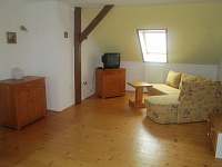 Obývací pokoj - apartmán k pronájmu Kunějov