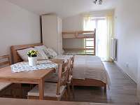 Apartmány Dlouhá louka: spaní v apartmánu Levandule propojené s jídelnou - ubytování Trhové Sviny - Rejta