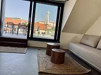 Obývací pokoj apartmán s terasou - k pronájmu Mikulov