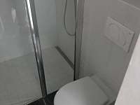 Toaleta spojená se sprchovacím koutem - apartmán k pronajmutí Klentnice