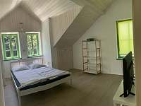 velký apartmán - ložnice s manželskou postelí - k pronájmu Vranov nad Dyjí