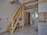 první patro, předsíň a schodiště do podkroví - ubytování Kobylí na Moravě
