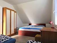 Chata Rorýs, čtyřlůžkový pokoj s manželskou postelí, patro - Přítluky - Nové Mlýny